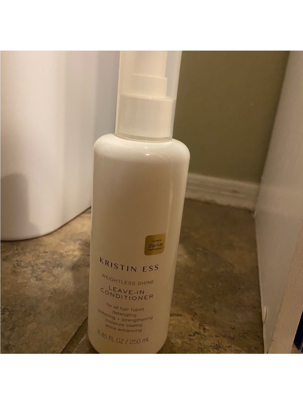 Kristin Ess Weightless Shine Leave-In Conditioner - White